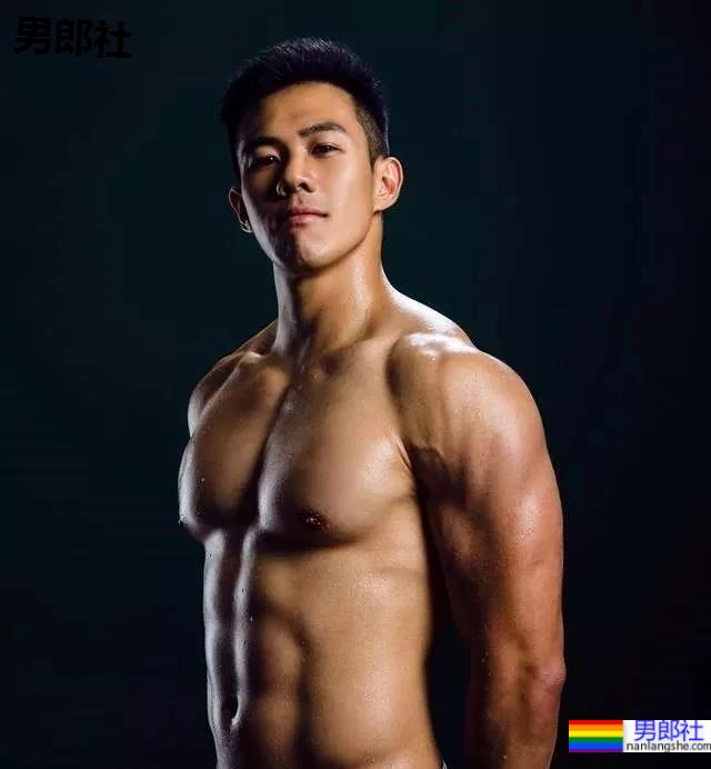 抢模特饭碗的肌肉医生最新大片一览，有1说1这身材未免也太犯规了! - 51虹马