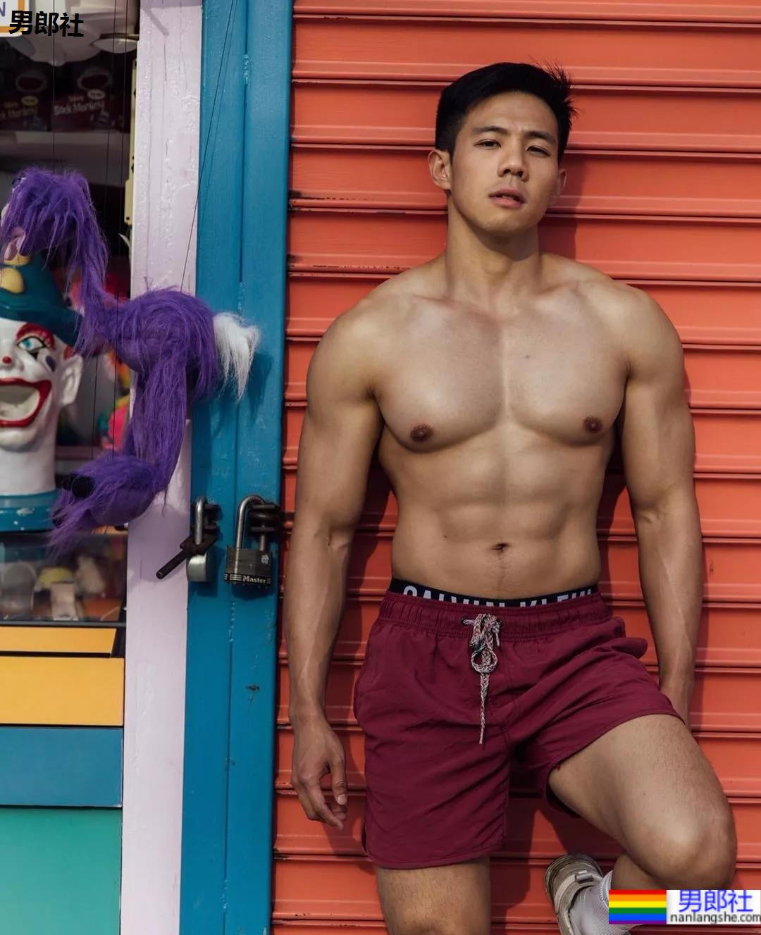 抢模特饭碗的肌肉医生最新大片一览，有1说1这身材未免也太犯规了! - 51虹马