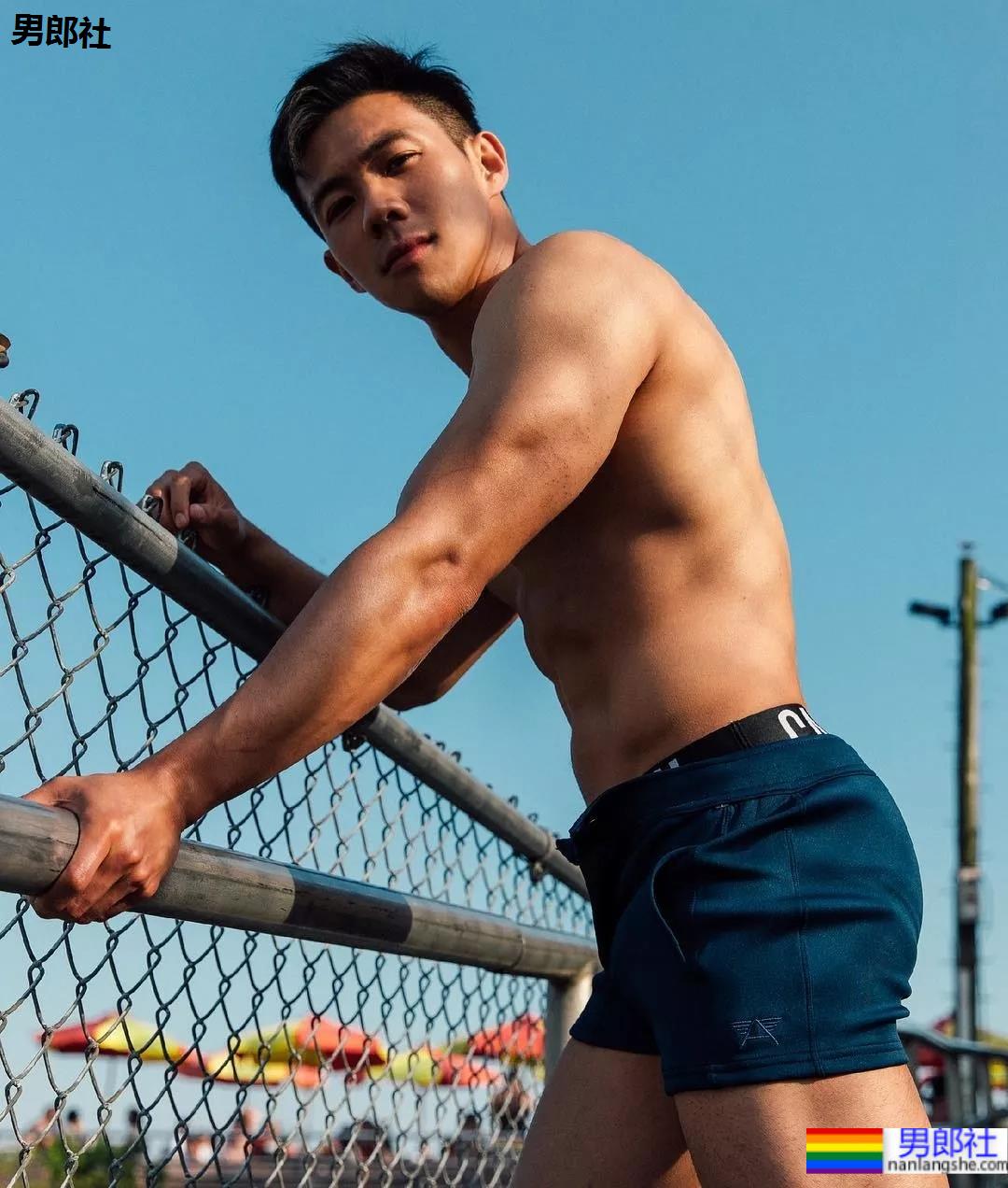 抢模特饭碗的肌肉医生最新大片一览，有1说1这身材未免也太犯规了! - 51虹马