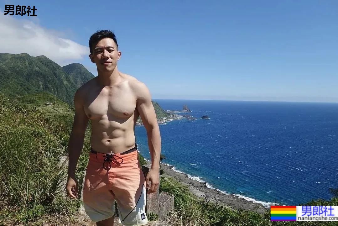 抢模特饭碗的肌肉医生最新大片一览，有1说1这身材未免也太犯规了! - 51虹马