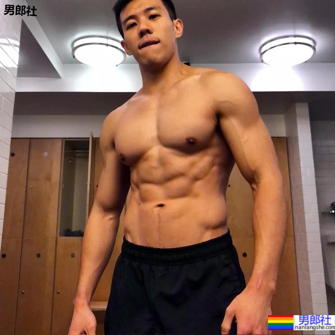 抢模特饭碗的肌肉医生最新大片一览，有1说1这身材未免也太犯规了! - 51虹马