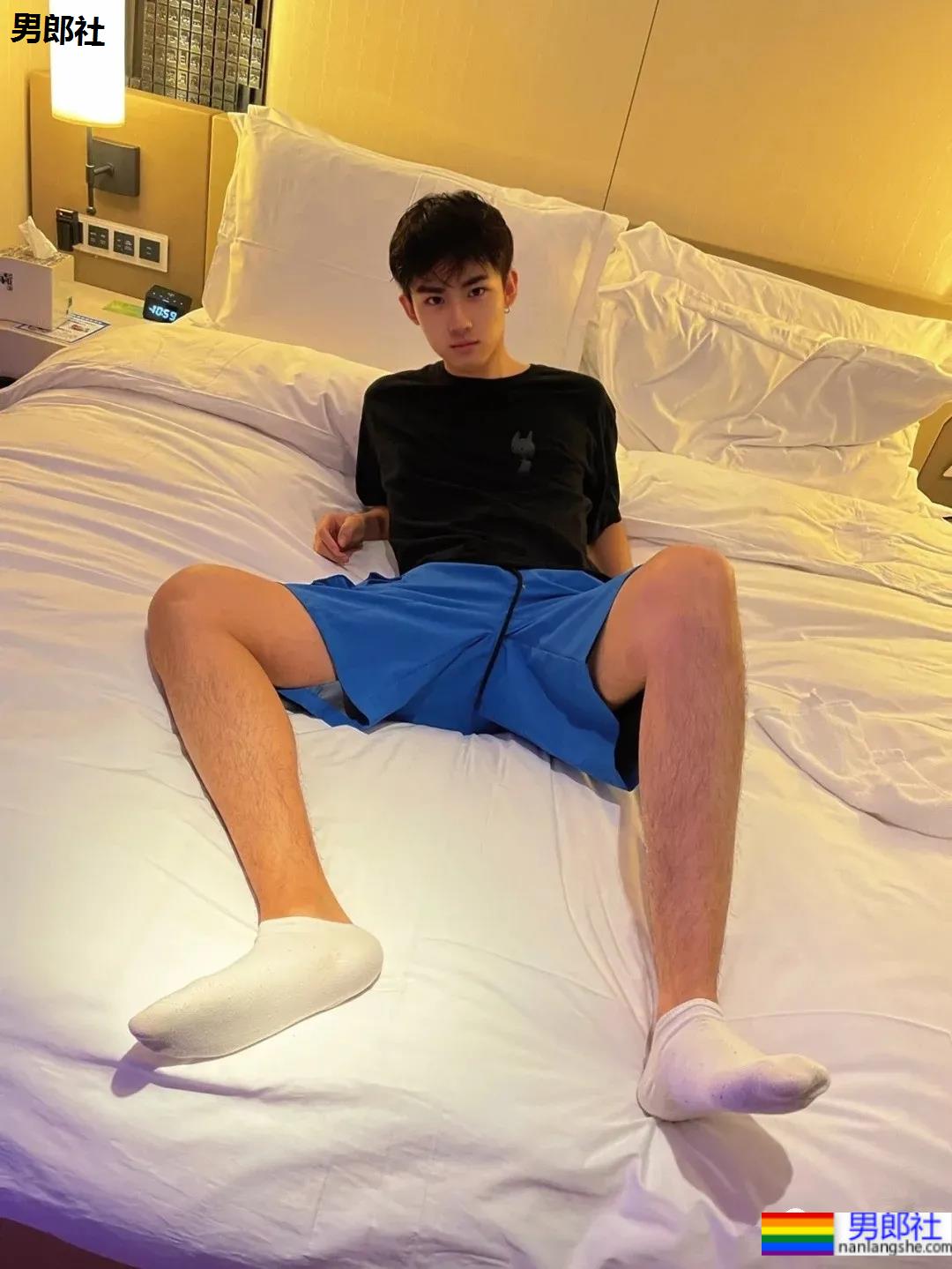 球服高中生小奶狗,穿起衬衫西装也帅的让人移不开眼睛! - 51虹马 球服高中生小奶狗,穿起衬衫西装也帅的让人移不开眼睛! - 51虹马