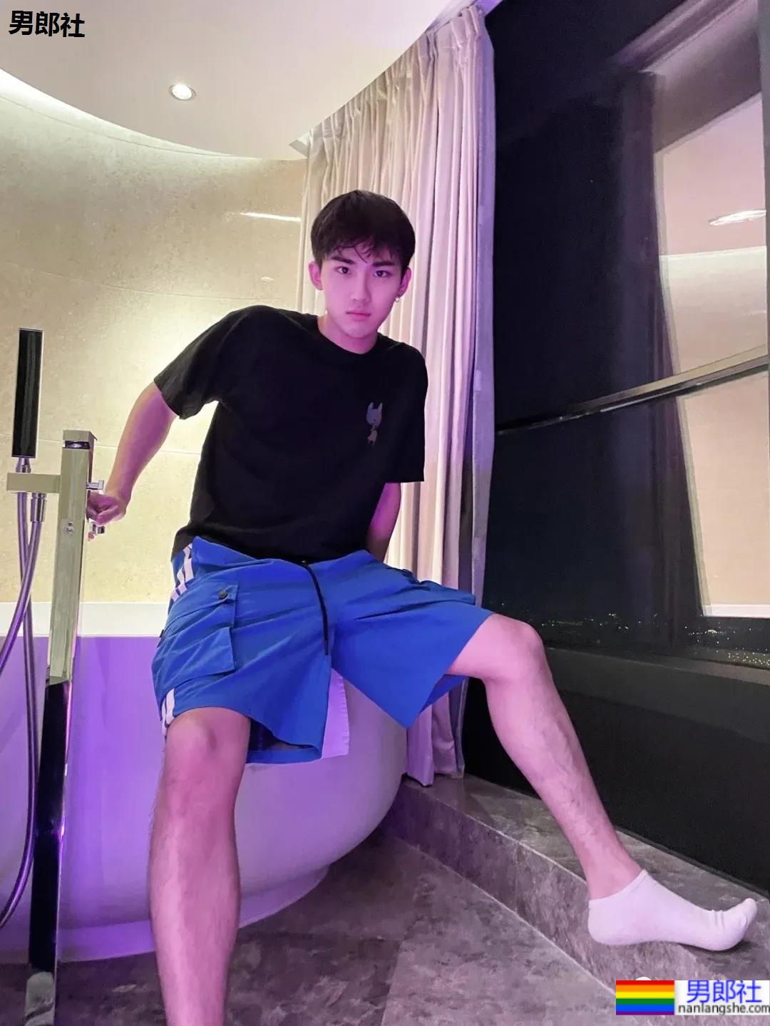 球服高中生小奶狗,穿起衬衫西装也帅的让人移不开眼睛! - 51虹马 球服高中生小奶狗,穿起衬衫西装也帅的让人移不开眼睛! - 51虹马