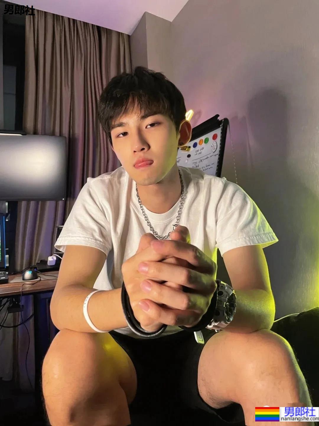 球服高中生小奶狗,穿起衬衫西装也帅的让人移不开眼睛! - 51虹马 球服高中生小奶狗,穿起衬衫西装也帅的让人移不开眼睛! - 51虹马