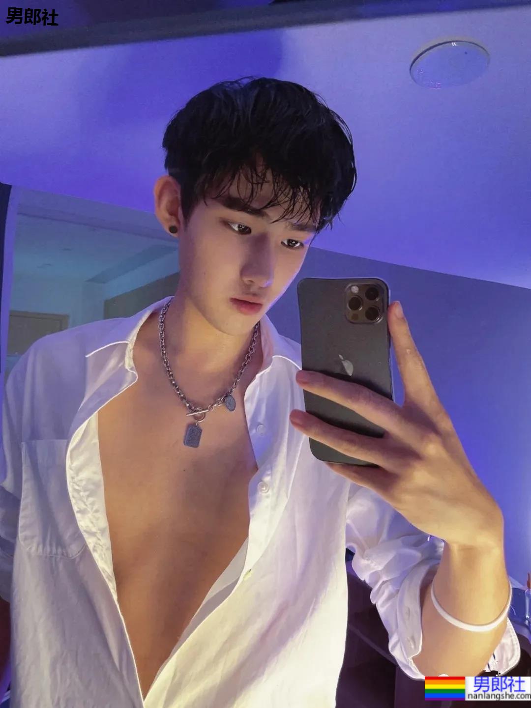 球服高中生小奶狗,穿起衬衫西装也帅的让人移不开眼睛! - 51虹马 球服高中生小奶狗,穿起衬衫西装也帅的让人移不开眼睛! - 51虹马