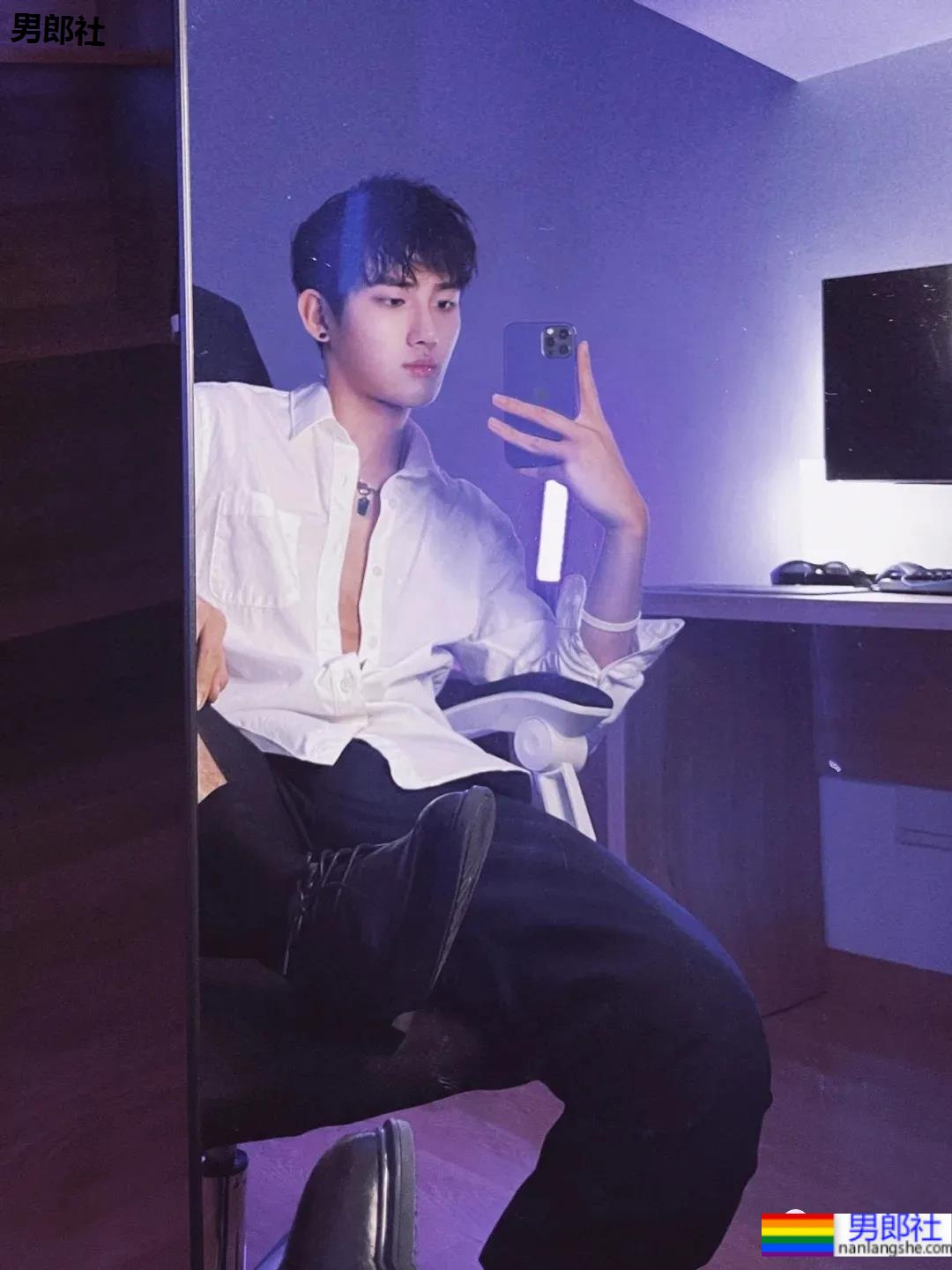 球服高中生小奶狗,穿起衬衫西装也帅的让人移不开眼睛! - 51虹马 球服高中生小奶狗,穿起衬衫西装也帅的让人移不开眼睛! - 51虹马