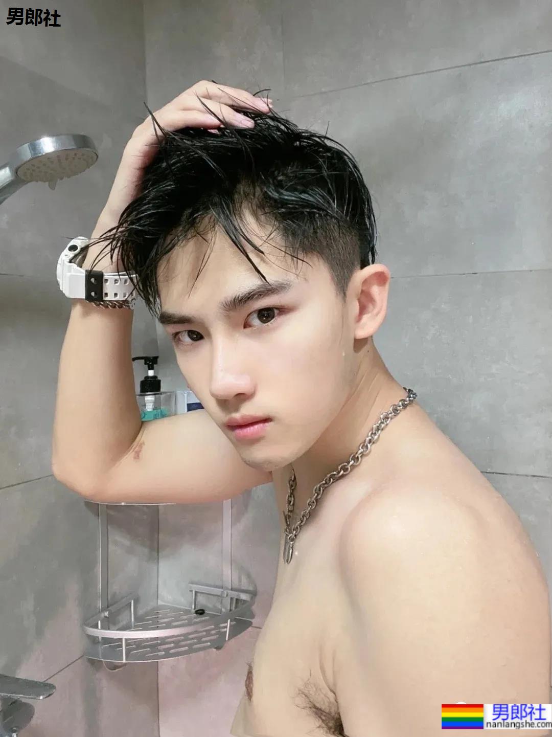 球服高中生小奶狗,穿起衬衫西装也帅的让人移不开眼睛! - 51虹马 球服高中生小奶狗,穿起衬衫西装也帅的让人移不开眼睛! - 51虹马