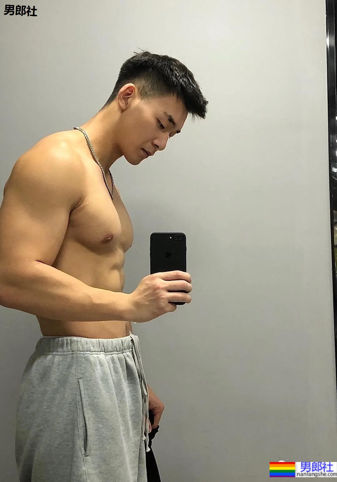 187铁直肌肉小哥，这身材你打多少分？ - 51虹马