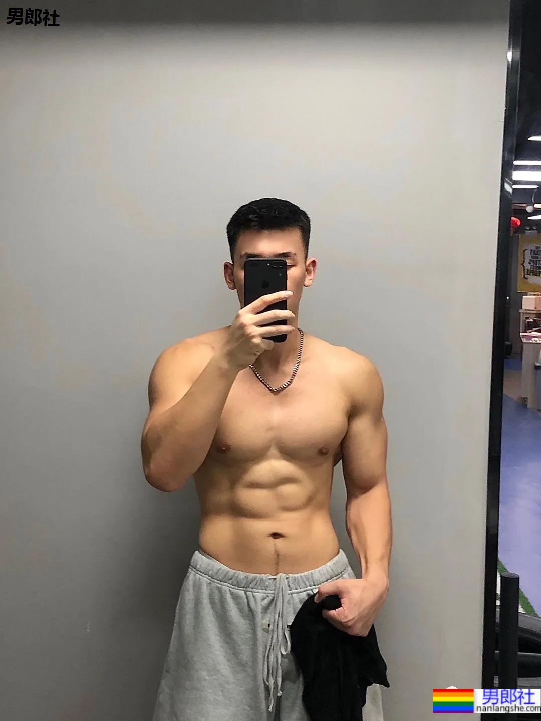 187铁直肌肉小哥，这身材你打多少分？ - 51虹马