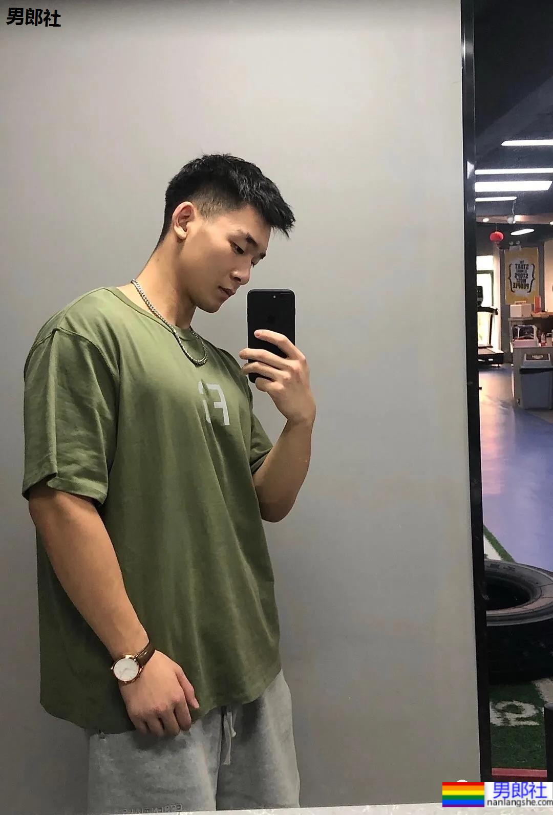 187铁直肌肉小哥，这身材你打多少分？ - 51虹马