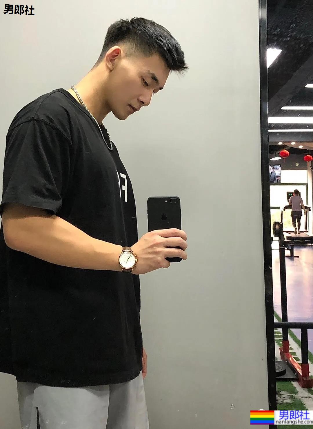 187铁直肌肉小哥，这身材你打多少分？ - 51虹马