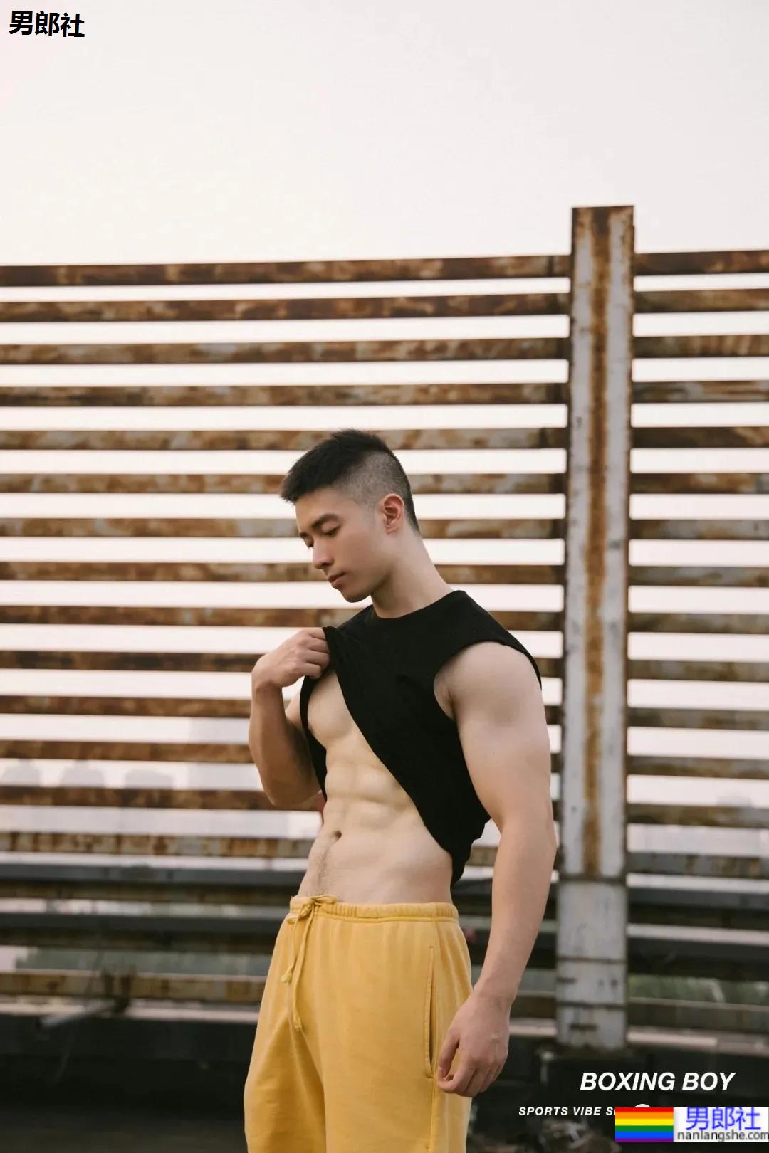 收获97%男粉的清华拳击小哥又被拍了，寸头奶肌腱子肉，我又馋了！-51虹马