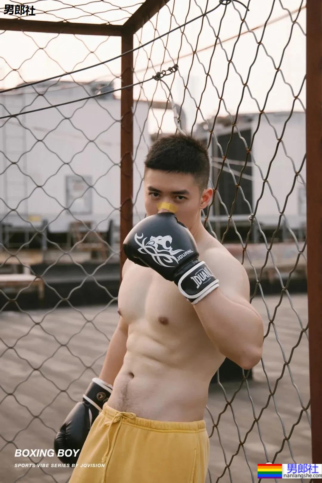 收获97%男粉的清华拳击小哥又被拍了，寸头奶肌腱子肉，我又馋了！ - 51虹马