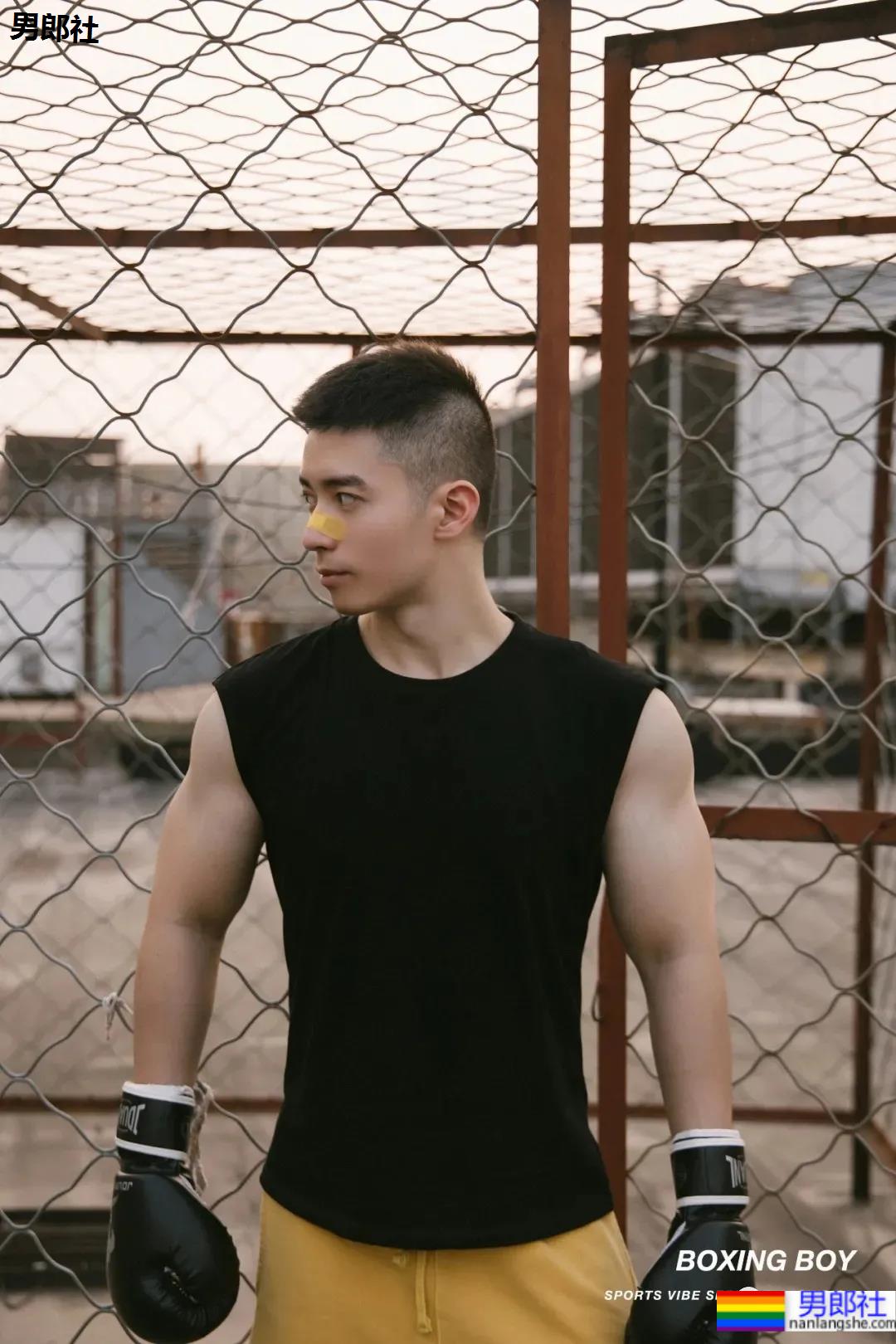 收获97%男粉的清华拳击小哥又被拍了，寸头奶肌腱子肉，我又馋了！ - 51虹马