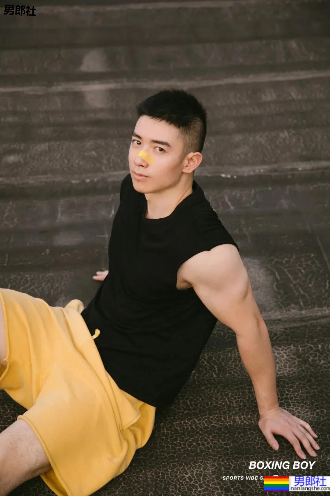 收获97%男粉的清华拳击小哥又被拍了，寸头奶肌腱子肉，我又馋了！ - 51虹马
