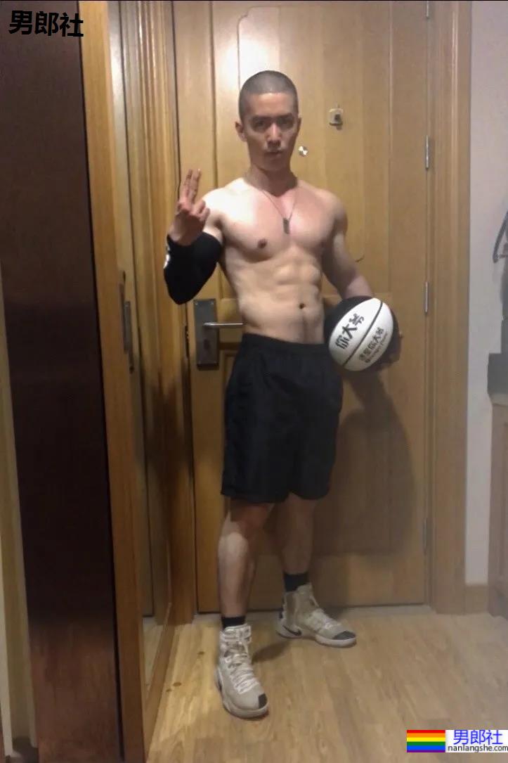 收获97%男粉的清华拳击小哥又被拍了，寸头奶肌腱子肉，我又馋了！ - 51虹马