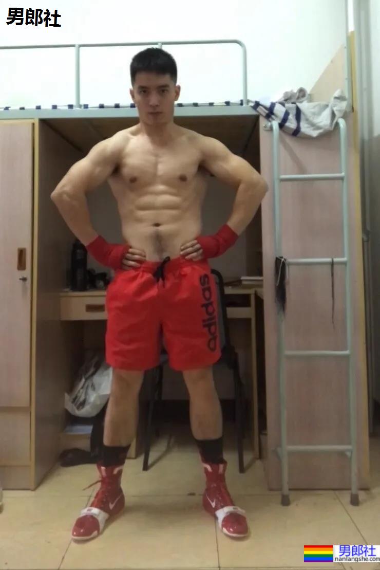 收获97%男粉的清华拳击小哥又被拍了，寸头奶肌腱子肉，我又馋了！ - 51虹马