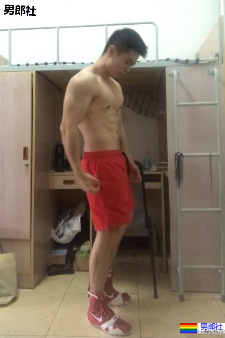 收获97%男粉的清华拳击小哥又被拍了，寸头奶肌腱子肉，我又馋了！ - 51虹马