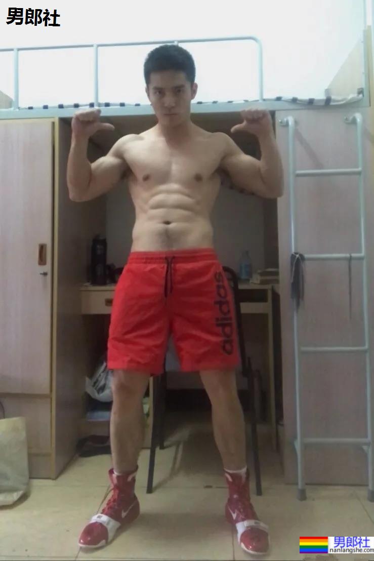 收获97%男粉的清华拳击小哥又被拍了，寸头奶肌腱子肉，我又馋了！ - 51虹马