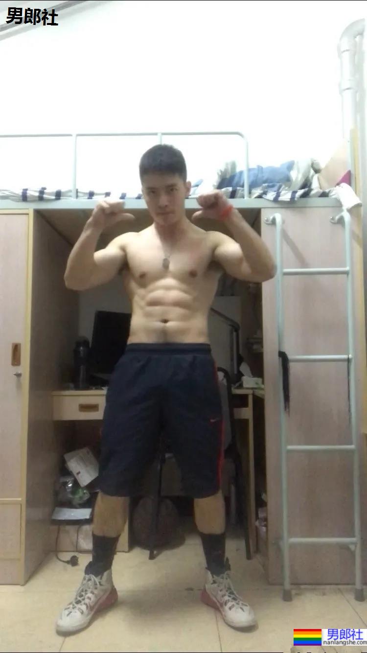 收获97%男粉的清华拳击小哥又被拍了，寸头奶肌腱子肉，我又馋了！ - 51虹马