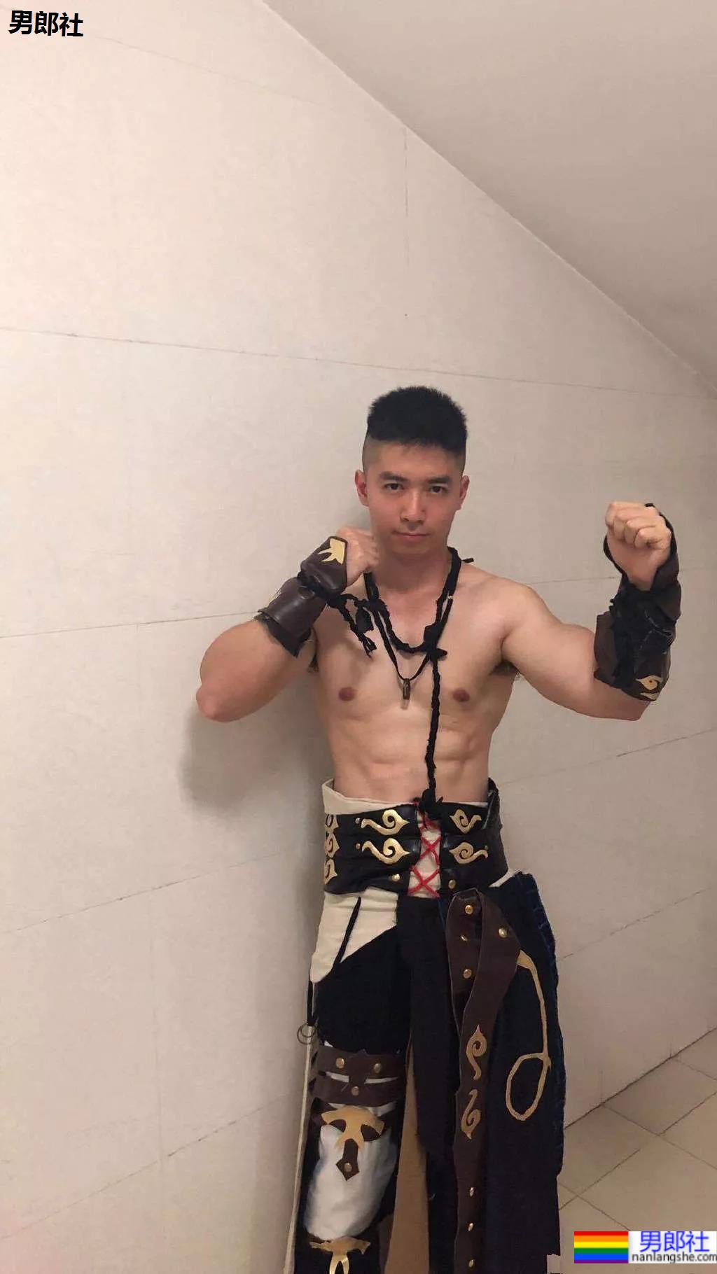 收获97%男粉的清华拳击小哥又被拍了，寸头奶肌腱子肉，我又馋了！ - 51虹马