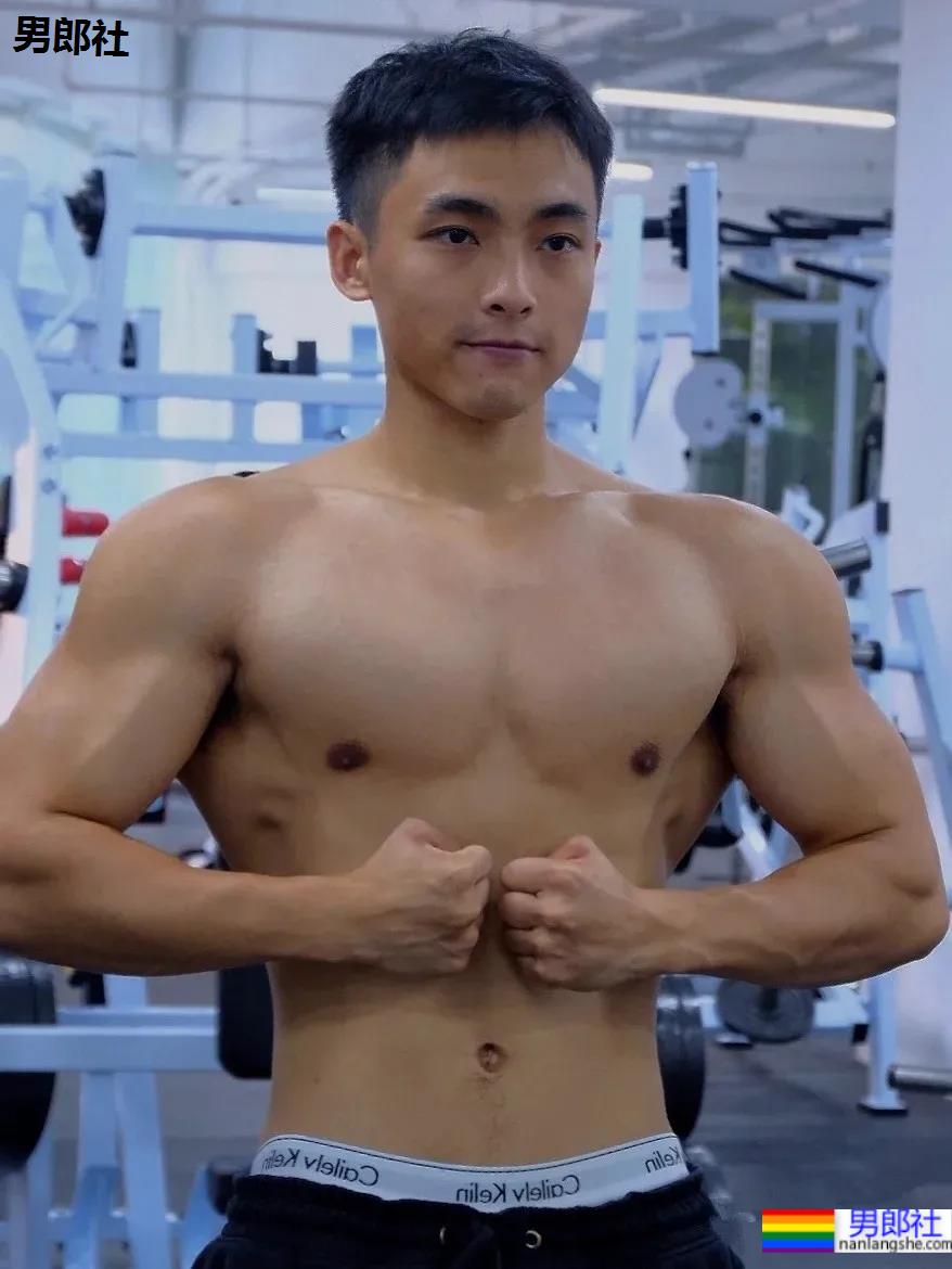 捕获童颜肌肉体育生小哥,喜欢的举个爪! - 51虹马 捕获童颜肌肉体育生小哥,喜欢的举个爪! - 51虹马