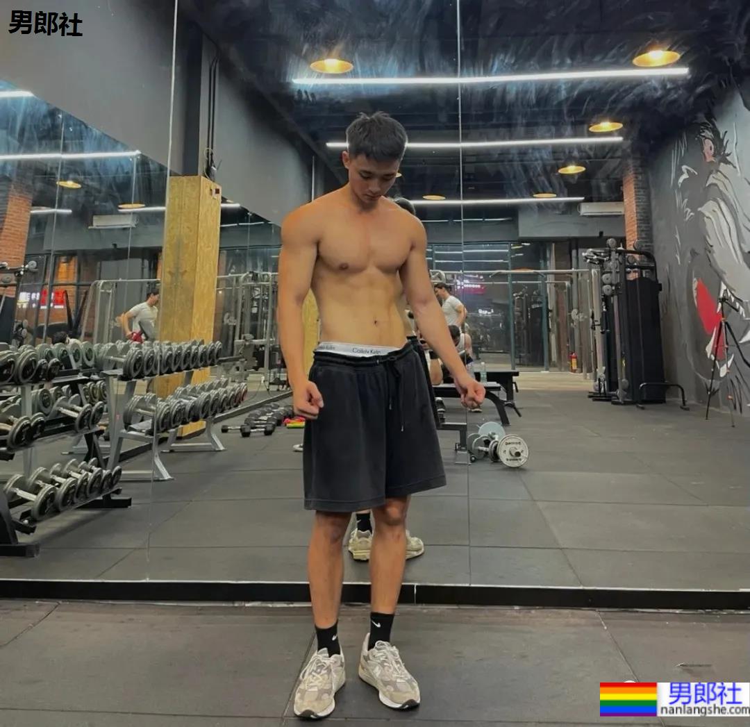 捕获童颜肌肉体育生小哥,喜欢的举个爪! - 51虹马 捕获童颜肌肉体育生小哥,喜欢的举个爪! - 51虹马