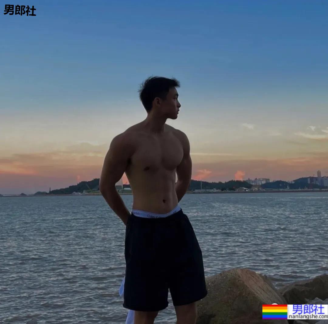 捕获童颜肌肉体育生小哥,喜欢的举个爪! - 51虹马 捕获童颜肌肉体育生小哥,喜欢的举个爪! - 51虹马