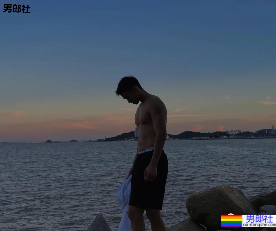 捕获童颜肌肉体育生小哥,喜欢的举个爪! - 51虹马 捕获童颜肌肉体育生小哥,喜欢的举个爪! - 51虹马