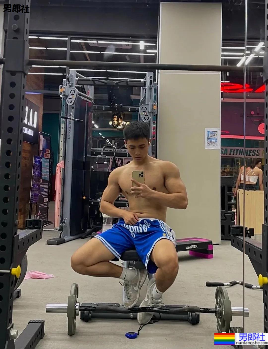 捕获童颜肌肉体育生小哥,喜欢的举个爪! - 51虹马 捕获童颜肌肉体育生小哥,喜欢的举个爪! - 51虹马