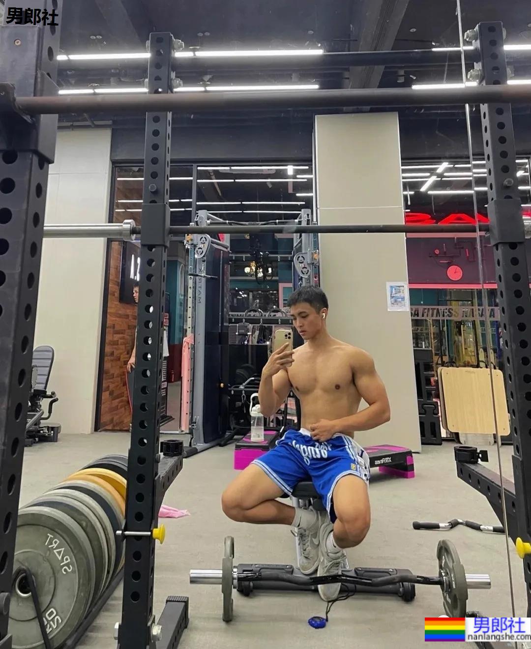 捕获童颜肌肉体育生小哥,喜欢的举个爪! - 51虹马 捕获童颜肌肉体育生小哥,喜欢的举个爪! - 51虹马