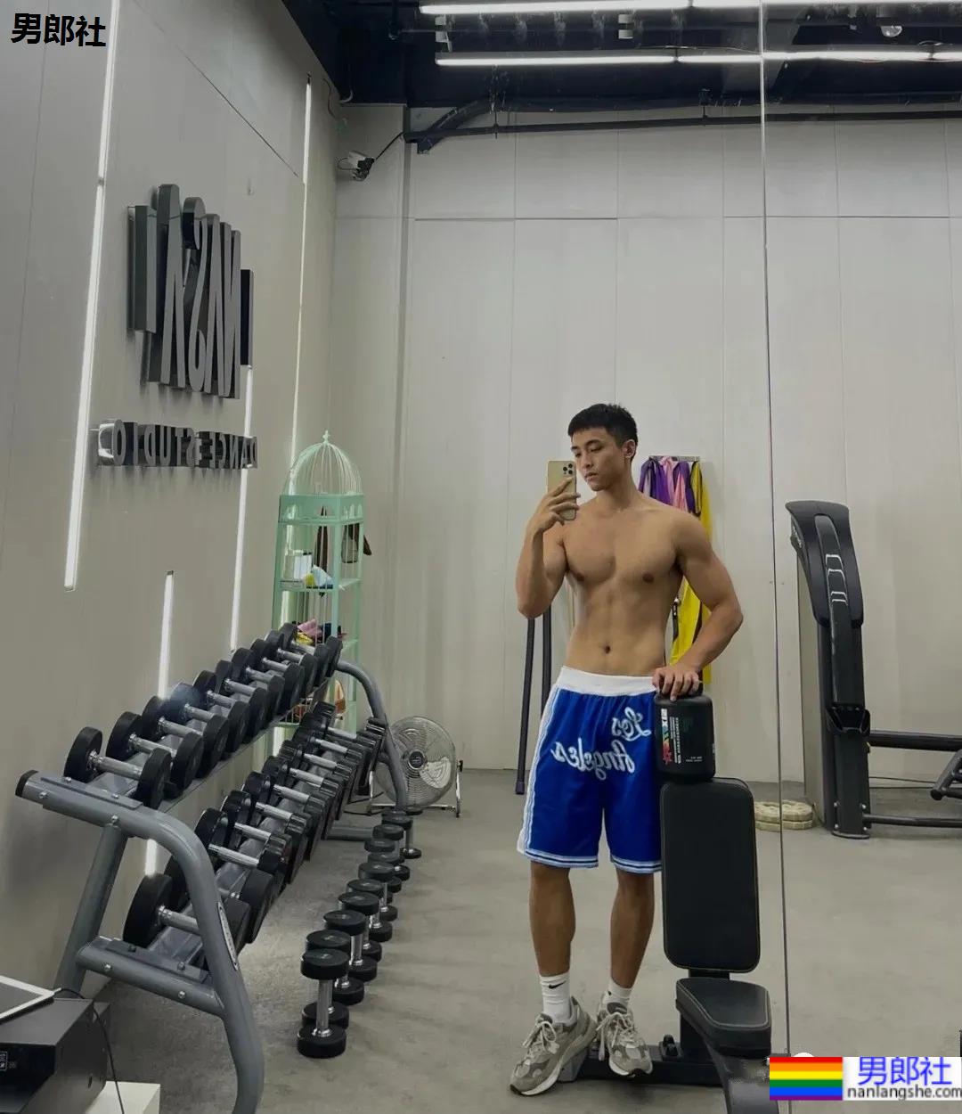 捕获童颜肌肉体育生小哥,喜欢的举个爪! - 51虹马 捕获童颜肌肉体育生小哥,喜欢的举个爪! - 51虹马