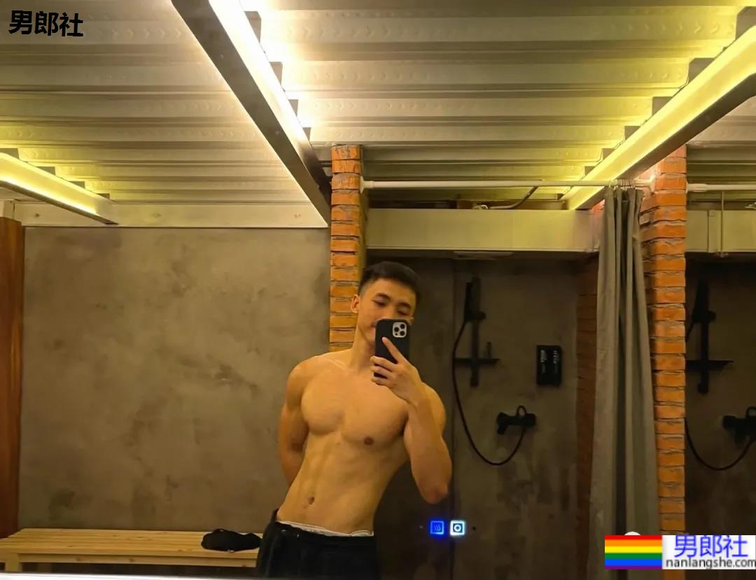 捕获童颜肌肉体育生小哥,喜欢的举个爪! - 51虹马 捕获童颜肌肉体育生小哥,喜欢的举个爪! - 51虹马