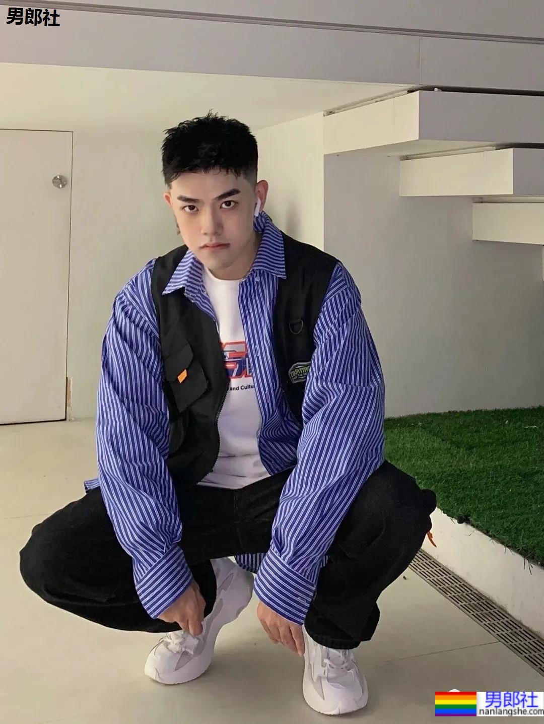 安利一枚浓眉挺鼻的小奶狗，抵抗不了这样的男孩纸！ - 51虹马