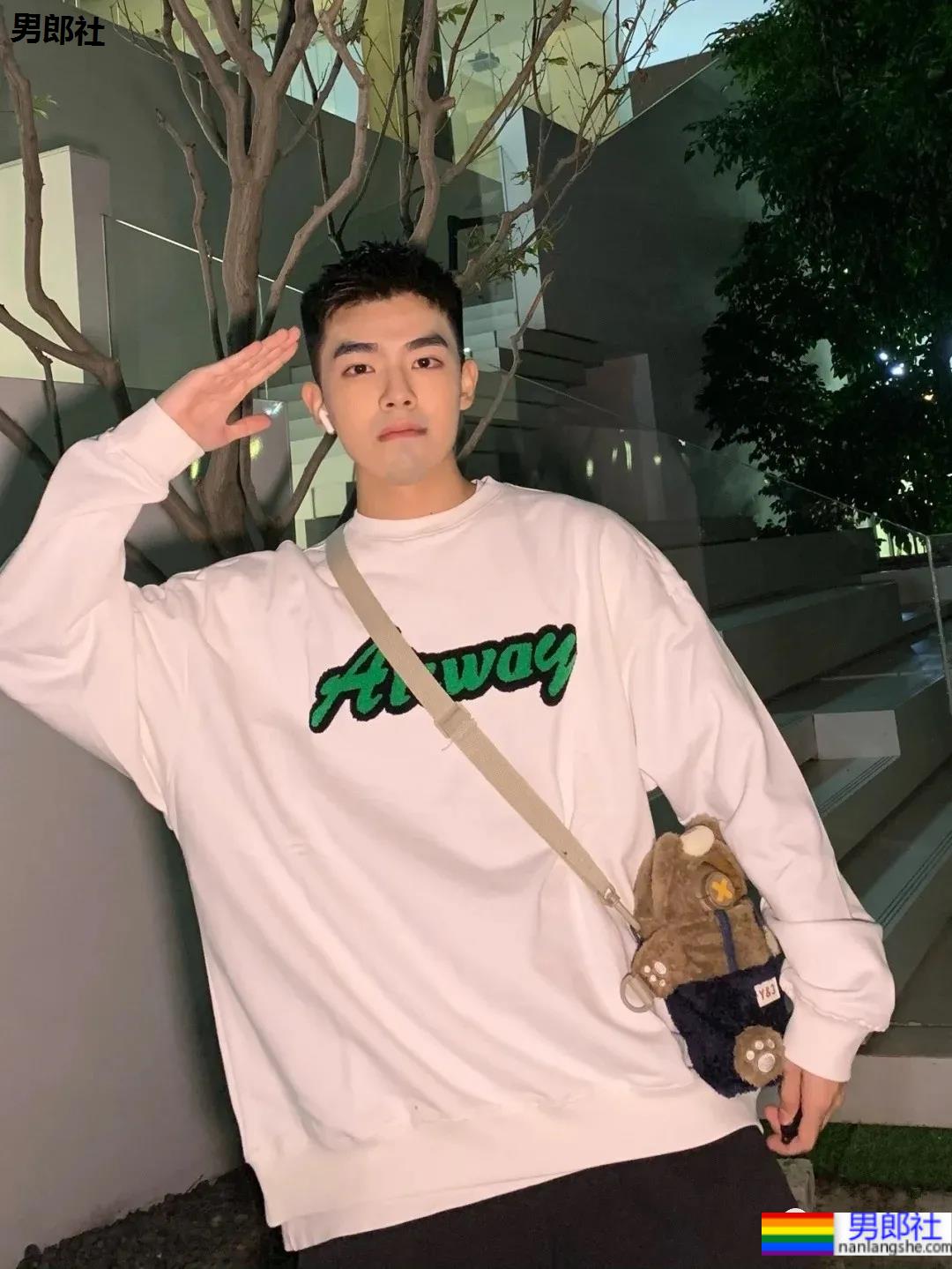 安利一枚浓眉挺鼻的小奶狗，抵抗不了这样的男孩纸！ - 51虹马