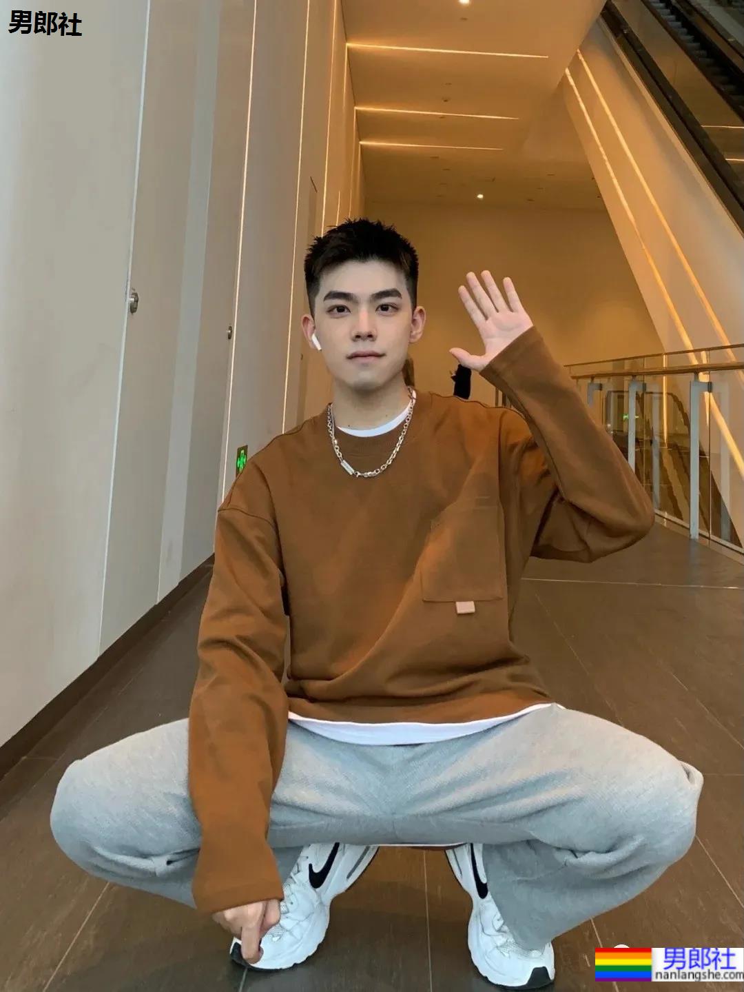 安利一枚浓眉挺鼻的小奶狗，抵抗不了这样的男孩纸！ - 51虹马