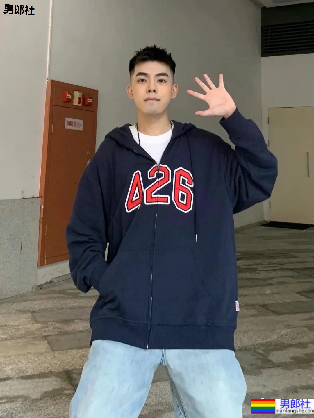 安利一枚浓眉挺鼻的小奶狗，抵抗不了这样的男孩纸！ - 51虹马