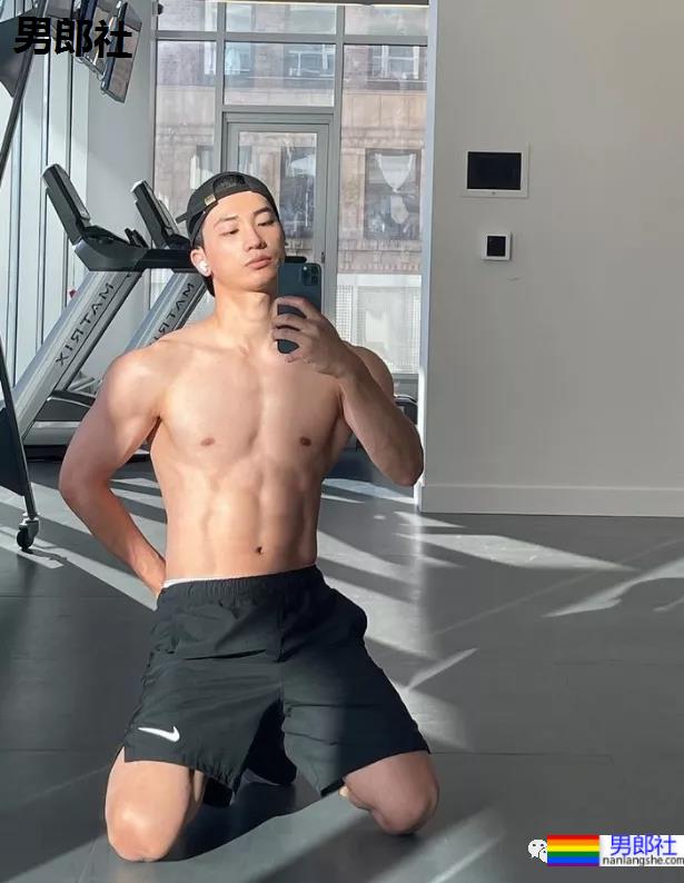 超爱露内裤边的韩国小演员，真的太想红 - 51虹马