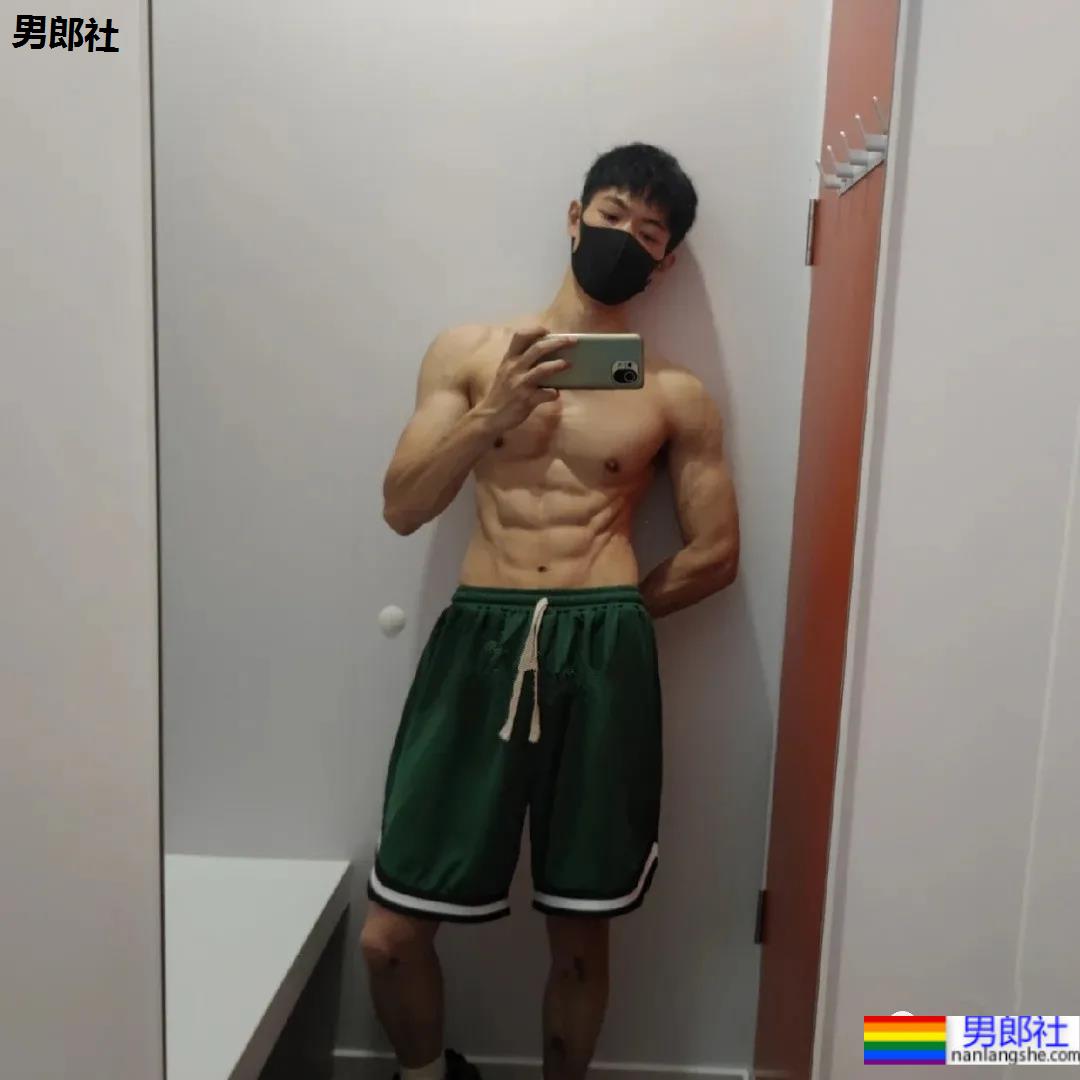 在校体育生的身材到底有多好?看看这腹肌你就懂了! - 51虹马 在校体育生的身材到底有多好?看看这腹肌你就懂了! - 51虹马