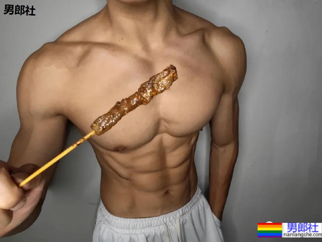 在校体育生的身材到底有多好?看看这腹肌你就懂了! - 51虹马 在校体育生的身材到底有多好?看看这腹肌你就懂了! - 51虹马