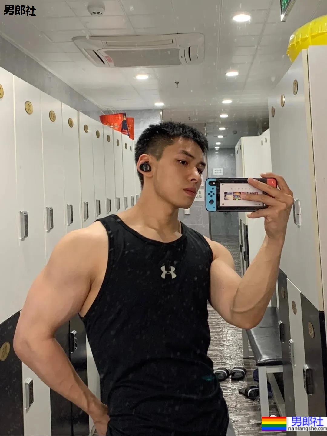 阳光帅气的健身小狼狗,寸头肌肉简直不要太帅! - 51虹马 阳光帅气的健身小狼狗,寸头肌肉简直不要太帅! - 51虹马