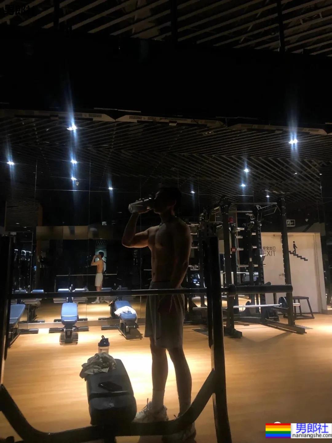 阳光帅气的健身小狼狗,寸头肌肉简直不要太帅! - 51虹马 阳光帅气的健身小狼狗,寸头肌肉简直不要太帅! - 51虹马