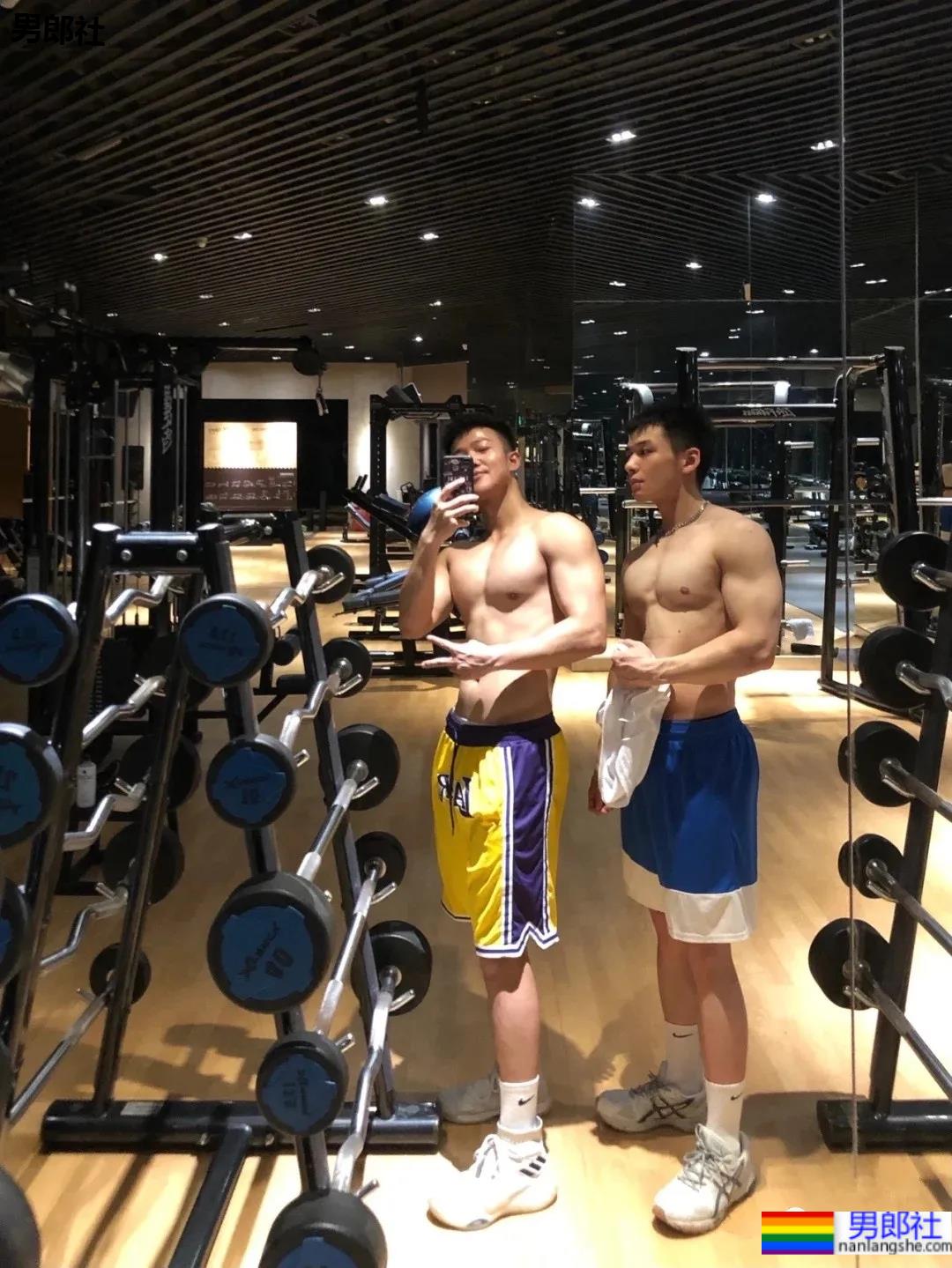 阳光帅气的健身小狼狗,寸头肌肉简直不要太帅! - 51虹马 阳光帅气的健身小狼狗,寸头肌肉简直不要太帅! - 51虹马