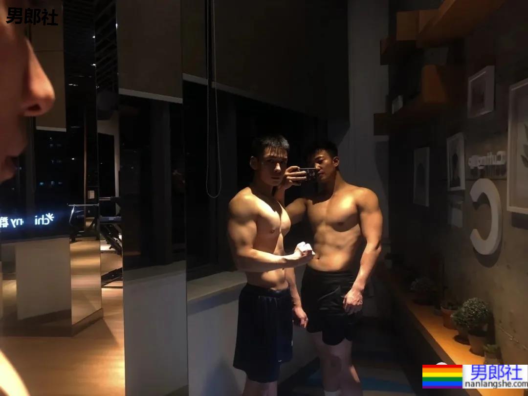 阳光帅气的健身小狼狗,寸头肌肉简直不要太帅! - 51虹马 阳光帅气的健身小狼狗,寸头肌肉简直不要太帅! - 51虹马