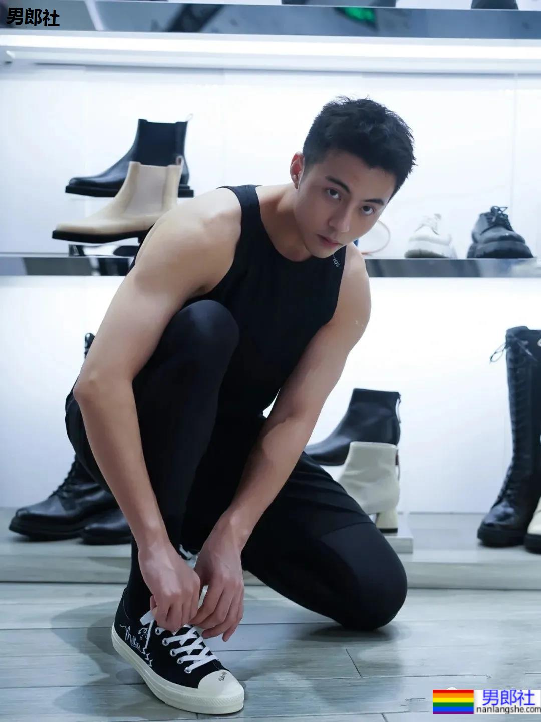 无论AJ球服还是衬衫制服，你喜欢的样子他都有！ - 51虹马