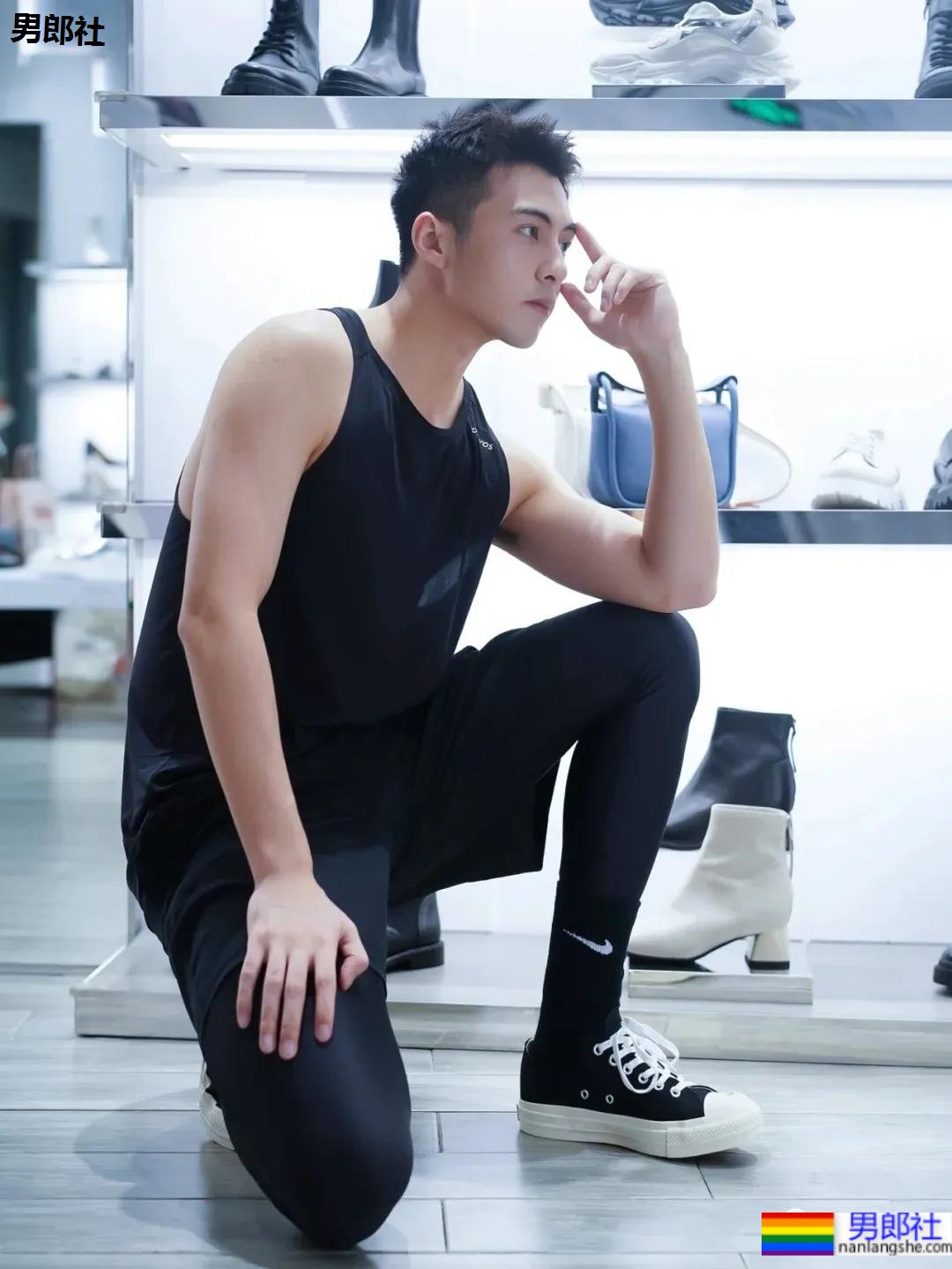 无论AJ球服还是衬衫制服，你喜欢的样子他都有！ - 51虹马