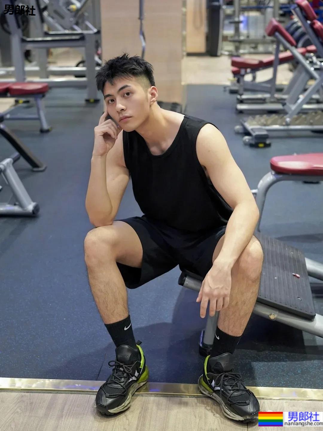 无论AJ球服还是衬衫制服，你喜欢的样子他都有！ - 51虹马