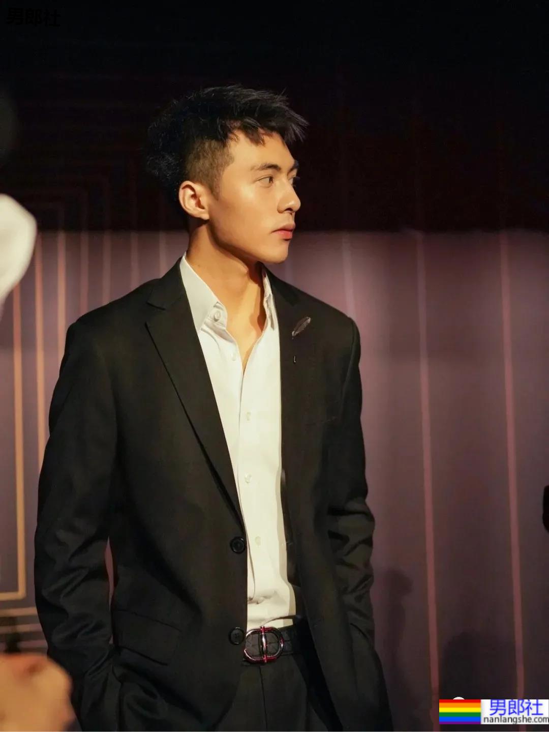 无论AJ球服还是衬衫制服，你喜欢的样子他都有！ - 51虹马