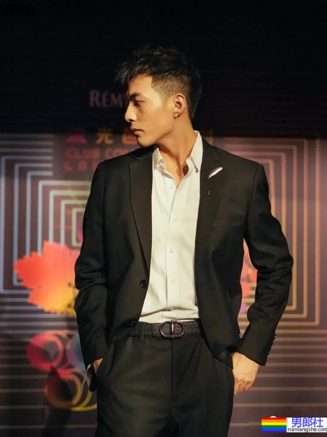 无论AJ球服还是衬衫制服，你喜欢的样子他都有！ - 51虹马