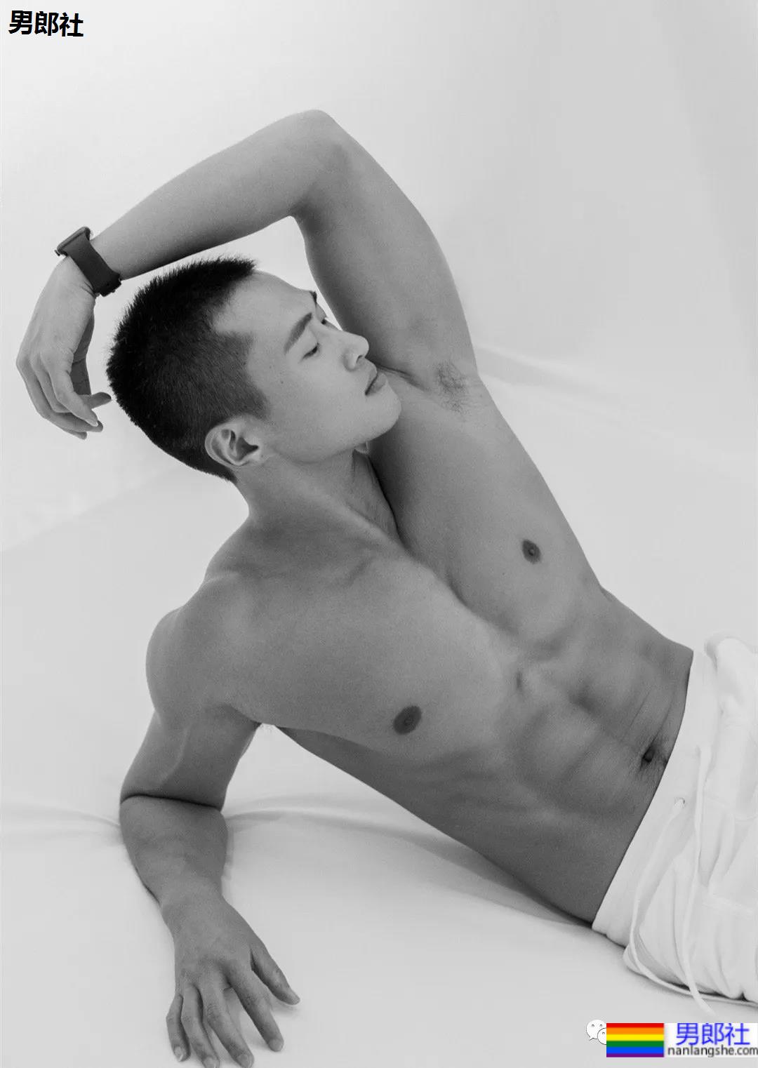 NIKE签约的瑜伽教练，会这么多高难度姿势！ - 51虹马